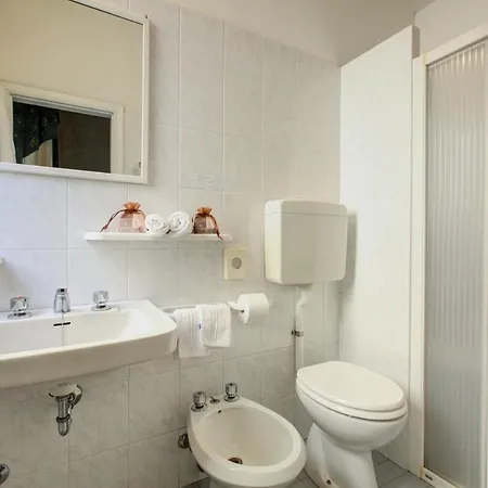 Tres Jolie Hotel 3*