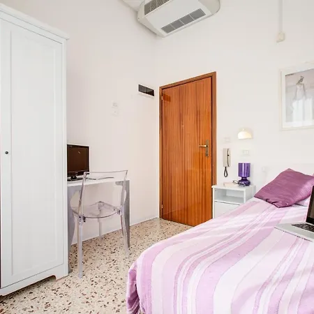 Tres Jolie Hotel 3*