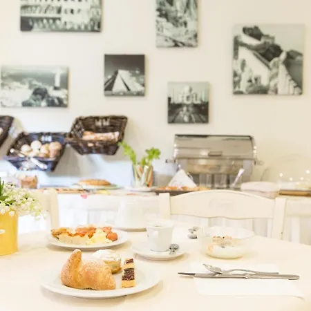 Hotel Tres Jolie